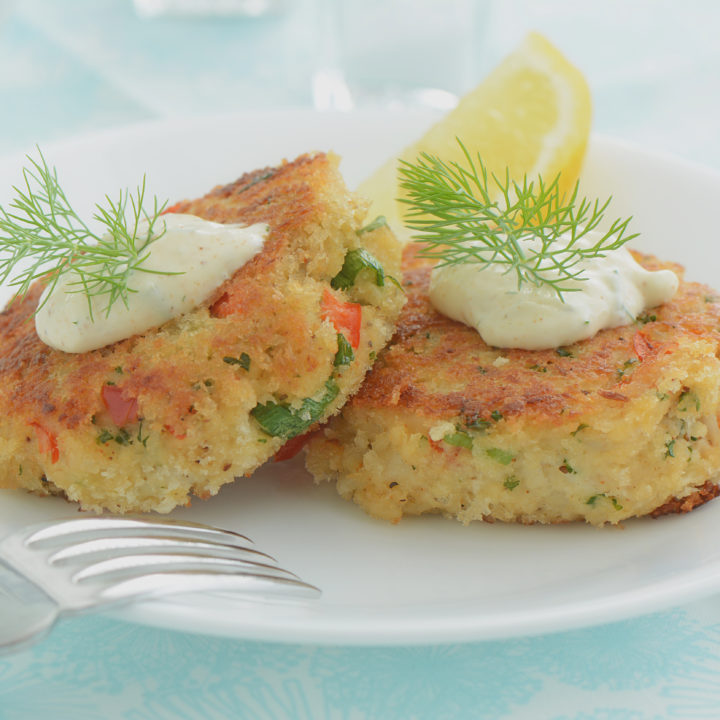 what to serve with crab cakes.jpg