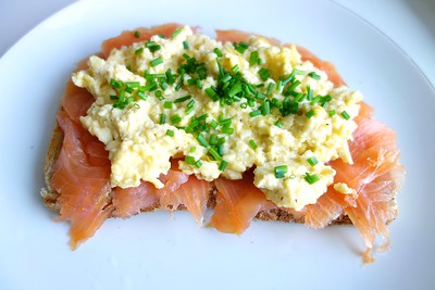 scrambled eggs with salmon and chives