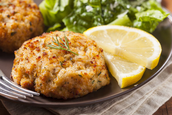 what-to-serve-with-crab-cakes 